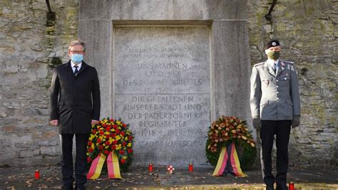 Stille Kranzniederlegung In Paderborn Am Volkstrauertag Nw De