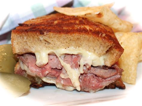 ~my Fully Loaded Roast Beef Grilled Cheese Sammie~ Kitchen Encounters