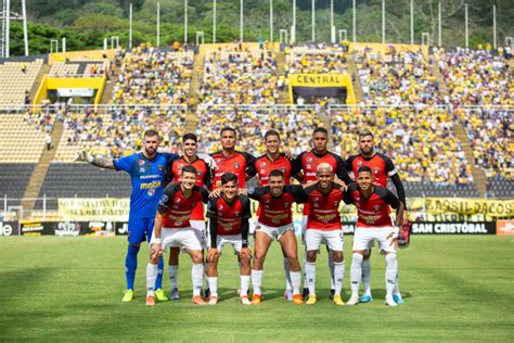 Empate a uno en el clásico