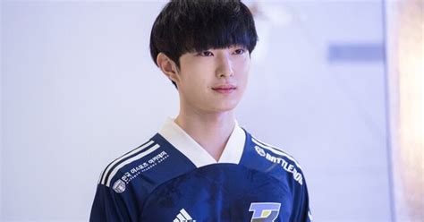 Chân dung chàng hot boy mới của LCK vừa khiến Faker ôm hận Sở hữu nụ cười làm tan chảy fan girl