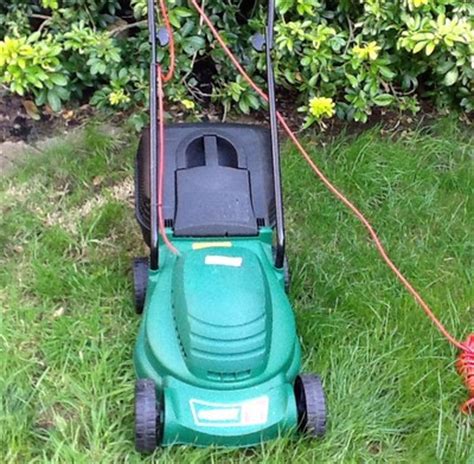 Qualcast Easi Trak 32 Push Mower Lawnmowers Shop