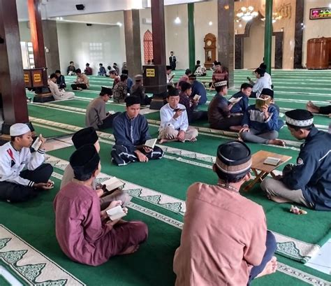 Halaqoh Al Quran Di Masjid Besar Sleman Kota Mbsk Pesantren Tahfidz