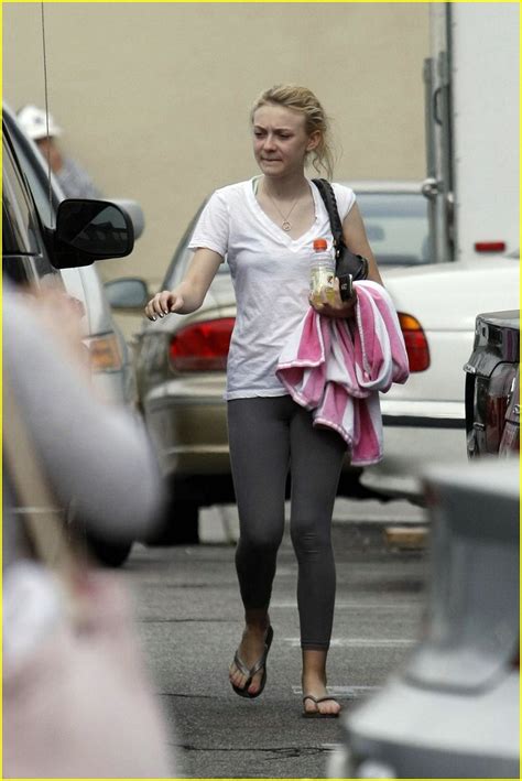 Dakota Fanning is a Blackberry Beauty | Photo 125411 - Photo Gallery | Just Jared Jr.