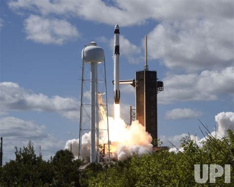 Photo Spacex Nasa Crew 5 Launches From The Kennedy Space Center Florida Ksp20221005028