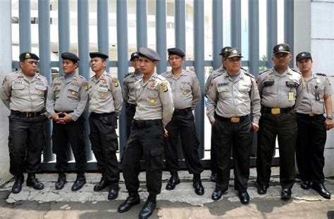 Casal Gay Detido Na Indon Sia Por Foto No Facebook Isto Independente