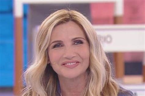 Lorella Cuccarini Divina In Bikini A 57 Anni Sembra Una Ventenne FF Web Magazine