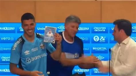 El divertido cruce de Luis Suárez y Renato DT de Gremio por el DVD