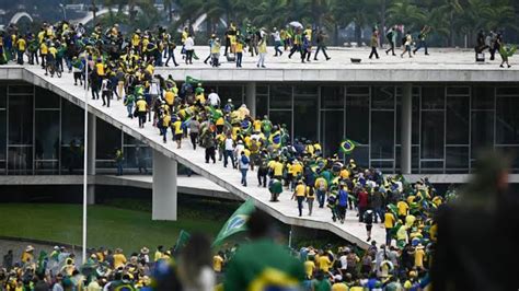 Brésil après les attaques de Brasilia le chef de l armée limogé