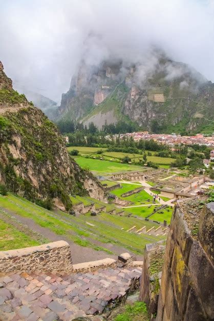 Puca Pucara Ruinas De La Antigua Fortaleza Inca En Cusco Per Foto