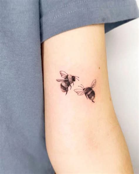 49 Unique Bee Tattoos You Should Try Once