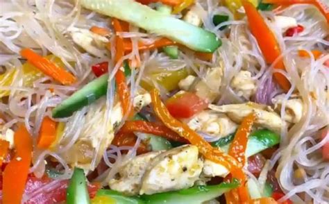 Фунчоза с курицей, морковью, болгарским перцем и огурцом рецепт с фото ...