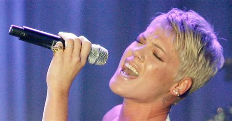 Wallpaper World Pink Singer Hot Sexy Pictures Wallpaper Pink Singer