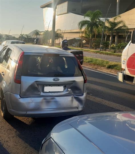 Acidente Envolvendo Dois Carros Na Avenida Das Am Ricas Mobilidade Rio