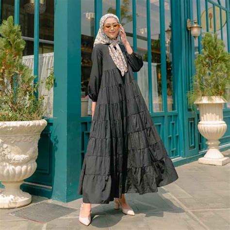 10 Warna Jilbab Yang Cocok Untuk Gamis Hitam Muslimah Wajib Tahu