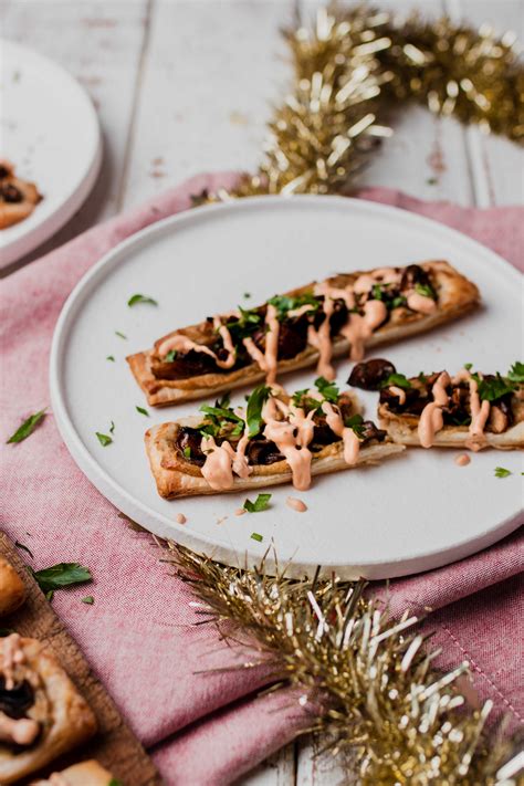 Vegan Party Appetizers (Mini Pizzas and Feta Pockets) | Two Market Girls