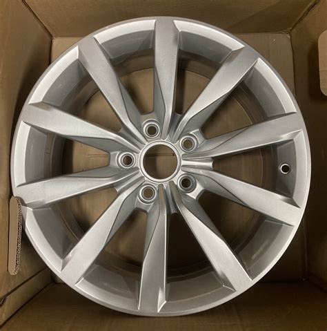 Vw 17 Mk7 Golf Alloys 5g0601025b Route 66 Alloy Wheels Alloy Wheel Repairs Diamond