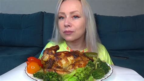 МУКБАНГ КУРИЦА ЗАПЕЧЕННАЯ В ДУХОВКЕ, БРОККОЛИ, СОЛЕНЬЯ/Mukbang еда на ...