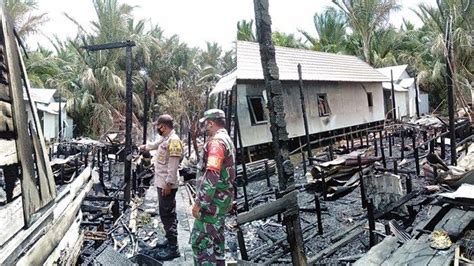 Kebakaran Kalsel Di Tapin Dua Rumah Ludes Tinggal Puing Rusak