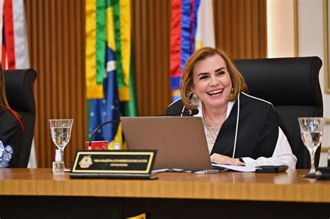 Yara Amazônia Lins é reeleita presidente do TCE AM para o biênio 2026