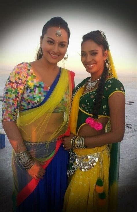 Sonakshi Sinha Hot Navel Saree Pics HD Art Wallpapers