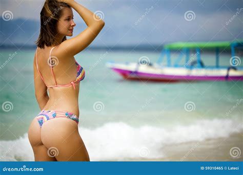 Jeunes Belles Femmes Dans Le Bikini Photo Stock Image