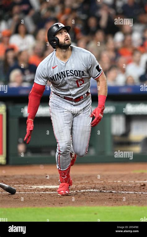 Joey Gallo 13 Erster Baseman Der Minnesota Twins Schaut Sich