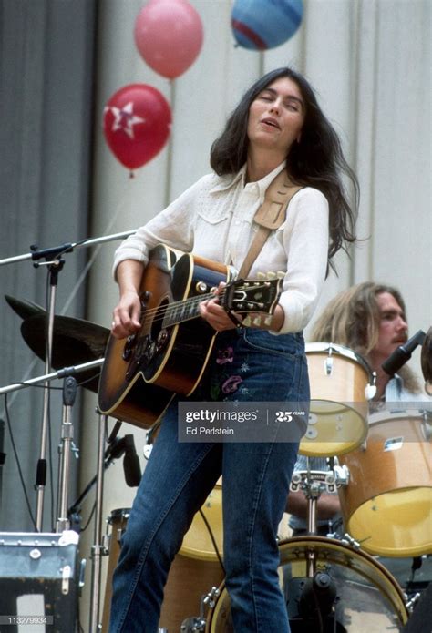 Emmylou Harris Performs With The Hot Band At The Greek Theater On Emmylou Harris 70s
