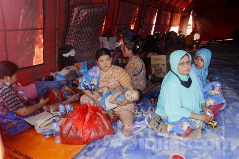 Foto Pengungsi Korban Kebakaran Kapuk Muara Tinggal Di Tenda Darurat