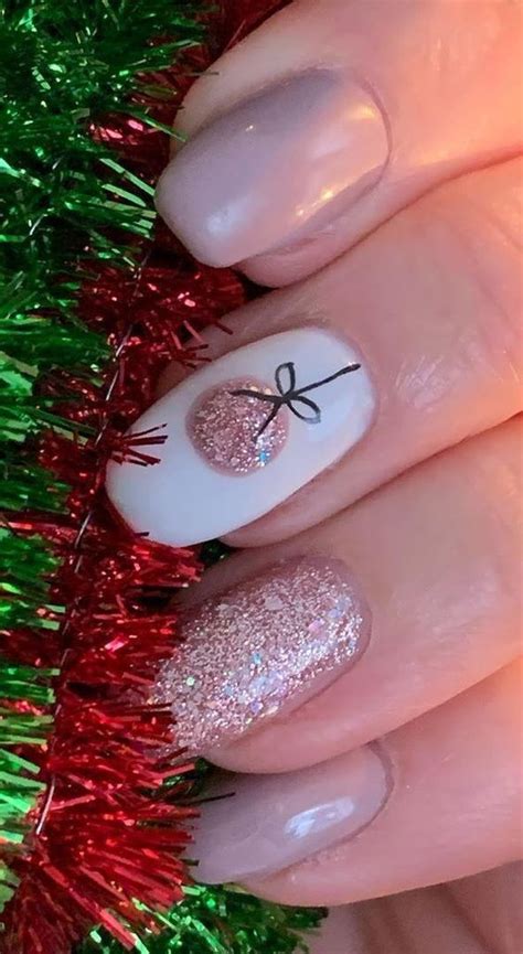 50 Stylish Christmas Nail Colors And How To Do Them Christmas Nails