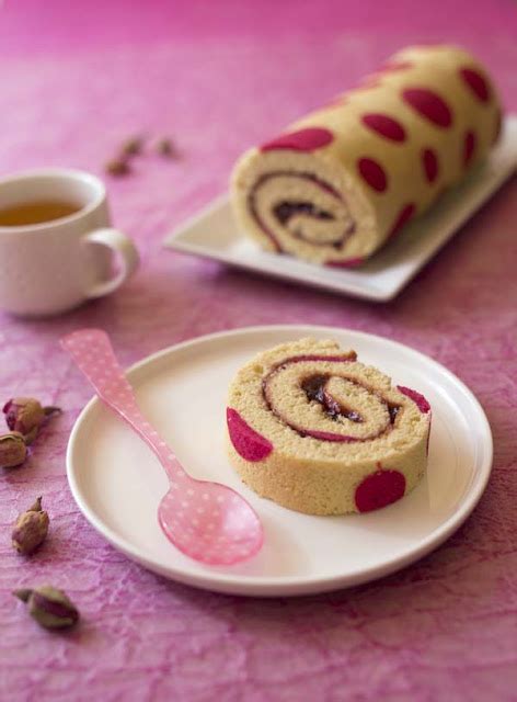 strawberry rolled cake - simple cooking, recipe