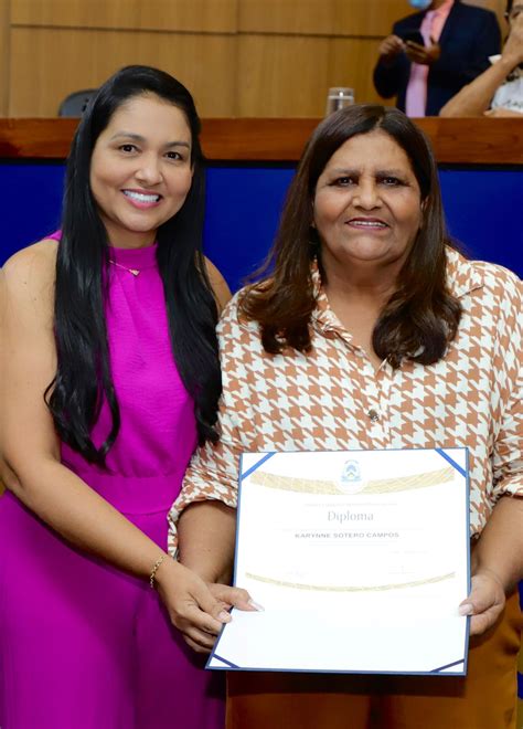 Representada Pela Mãe Primeira dama Karynne Sotero é Homenageada em