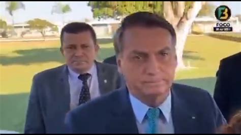 VÍDEO Bolsonaro sorri ao ouvir seguidor chamar Constantino de Cocô