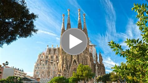 Barcelona La Sagrada Familia Ilumina Sus Dos Nuevas Torres