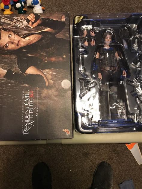 Scale Hot Toys Resident Evil Alice Action Figure