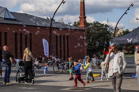 Pchli Targ I Piknik Rodzinny Bez Barier W Stylu Lat W Ch Zajezdnia