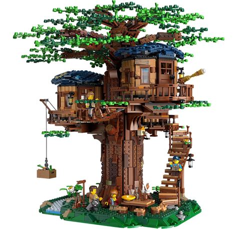 The LEGO Ideas Treehouse Is a 3,000-Piece Masterpiece