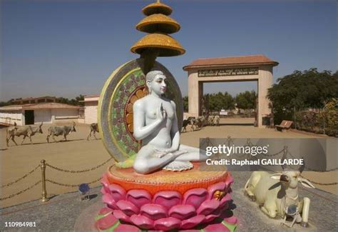 Mahavir Statue Photos and Premium High Res Pictures - Getty Images