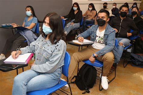 Boletín A clases estudiantes Garza de más de 80 licenciaturas el