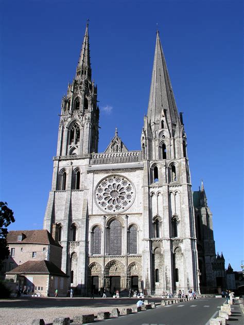 Шартрский собор. 1194-1260. 105-метровый шпиль южной башни постройки ...
