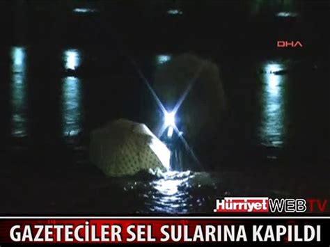 Gazetec Ler Sel Sularina Kapildi Dailymotion Video