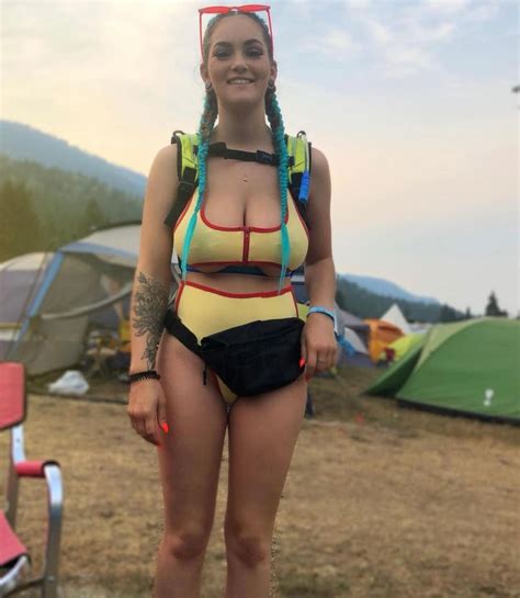 Cute Busty Slut Busty Slut Chloe Porn Pic