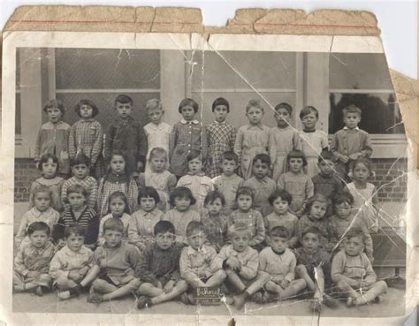 Photo de classe Maternelle environ 1957 de 1957 école Publique Filles