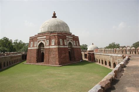 The humble tomb of Ghiyasuddin Tughlaq, Delhi - Navrang India