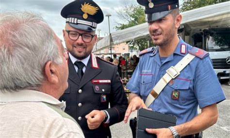 I Carabinieri Al Mercato Di Porto Mantovano Per Sensibilizzare Gli