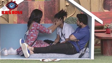 Bigg Boss Live Sumbul Ne Dia Mc Stan Ko Head Maasage Shiv Ne Kia