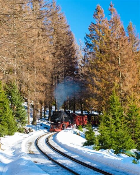 Tren De Vapor Durante El Invierno En La Nieve En El Harz Alemania