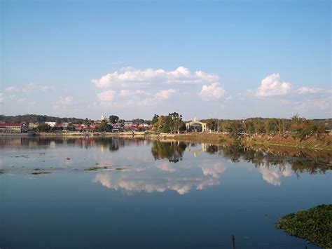 Premium Photo | The lake in flores guatemala