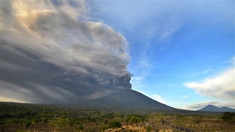 Mount Agung Bali Volcano Alert Raised To Highest Level BBC News