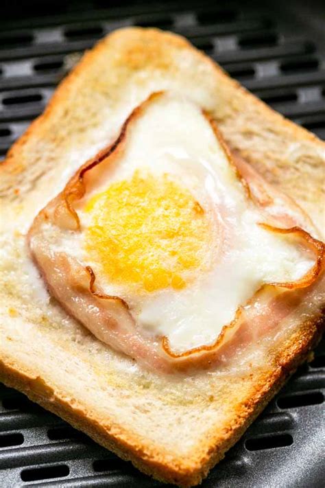 How To Make Air Fryer Egg Toast With Bacon Fast Food Bistro