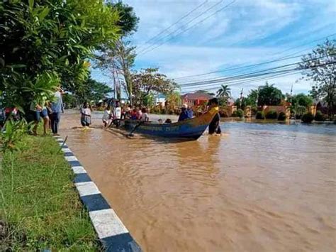 Tetesan Air Mata Ibunda Banjir Dan Longsor Yang Tajam Selama Ini Karna